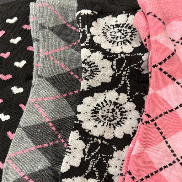 4 pair Women or children’s socks - Picture 3 of 3